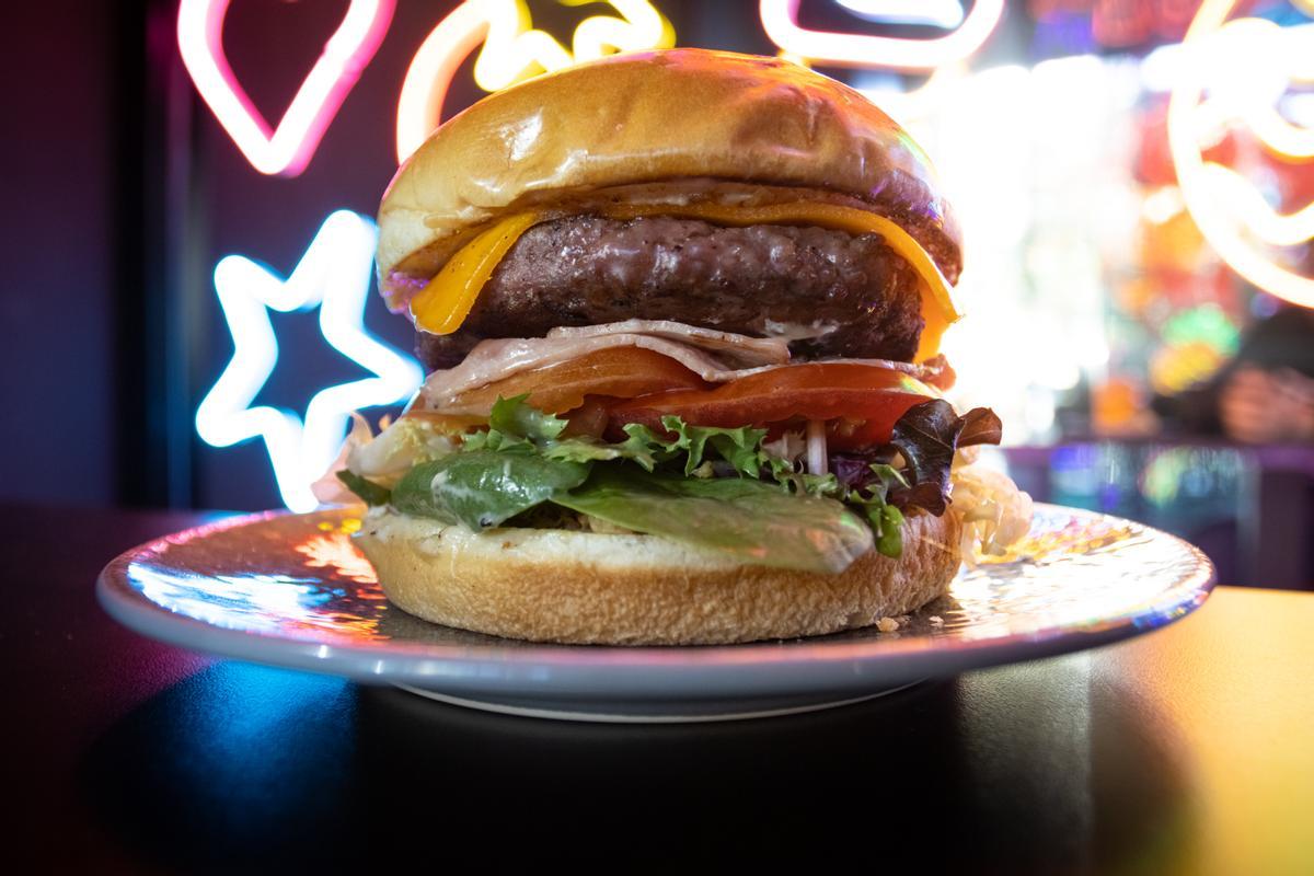 La Team Burguer es el buque insignia de Devora Fast&amp;Good, la nueva hamburguesería de Cáceres.