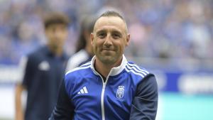 Santi Cazorla sigue recuperndose de su herida en el pie y estar en el Oviedo-Granada