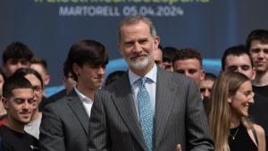 El Rey Felipe VI y Pere Aragonés visitan las obras de la planta de ensamblaje de baterías de Seat en Martorell