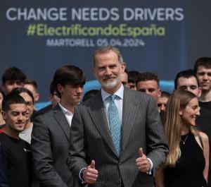 El Rey Felipe VI y Pere Aragonés visitan las obras de la planta de ensamblaje de baterías de Seat en Martorell