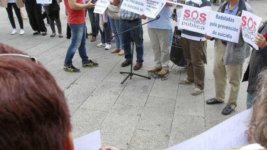 Imagen de archivo de una protesta en demanda de un plan de prevención de suicidio al que ya dio luz verde la Xunta. // José Lores