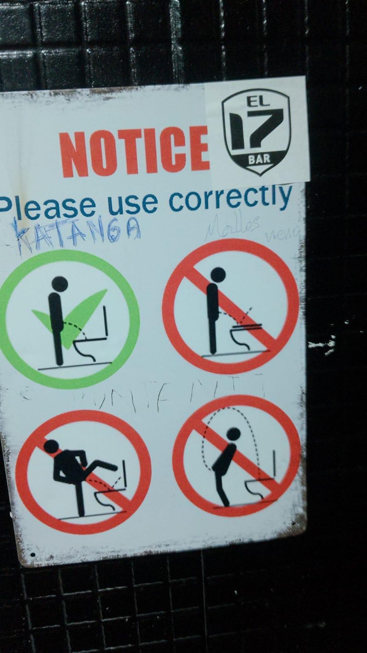 Cartel en un baño de A Coruña