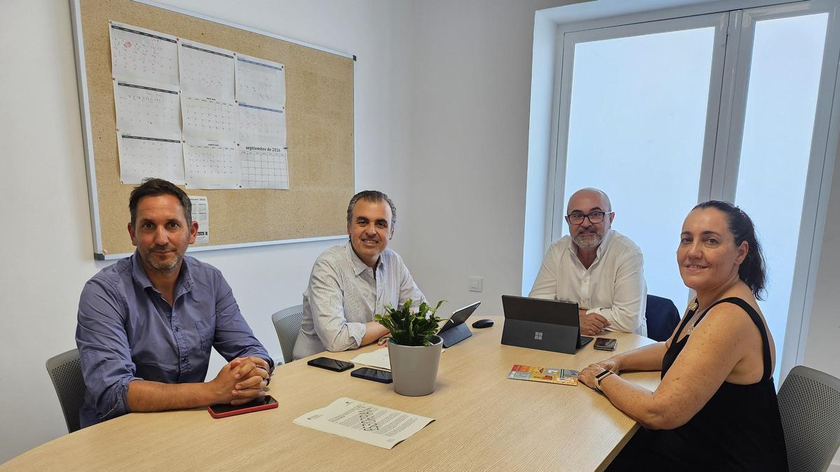 Reunión entre Vera y los responsables municipales de Sant Josep.