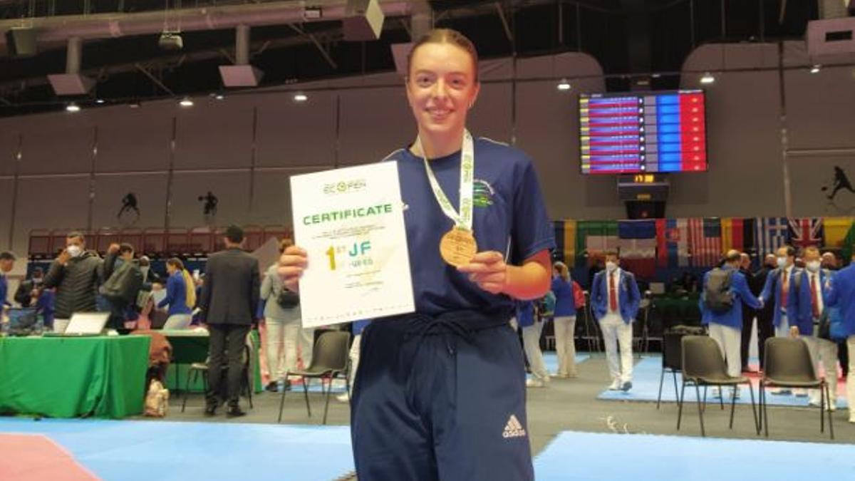 Sara Núñez con la medalla de oro en el Open Internacional de París el pasado 14 de noviembre.