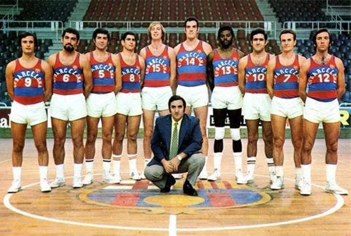 Charles Thomas, con el número 13, en la foto de la plantilla del Barça 1972-1973.