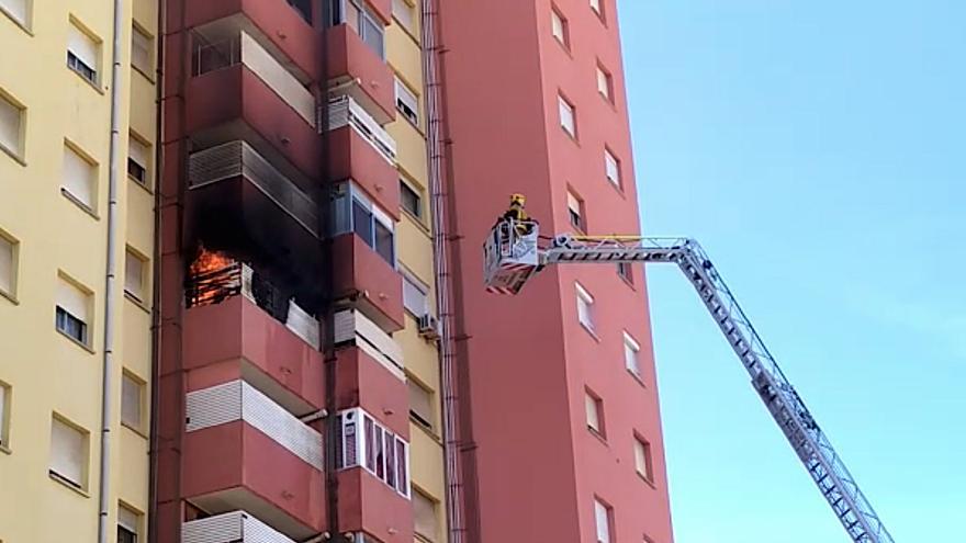 Así ha sido el incendio en la calle Caracas de Palma