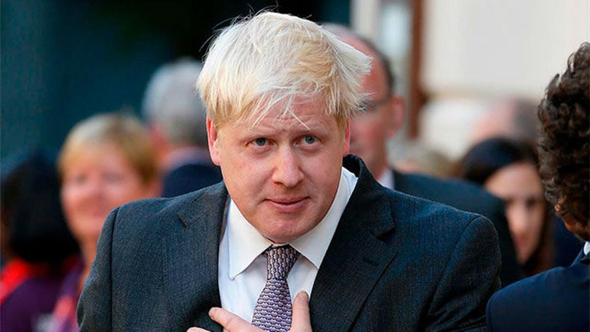Boris Johnson se somete a pruebas tras ser hospitalizado por coronavirus