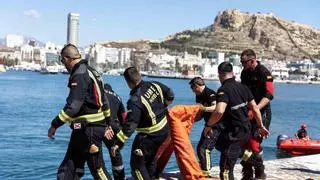 Incendio con riesgo de nube tóxica en el puerto de Alicante: así ha sido el simulacro de la Armada
