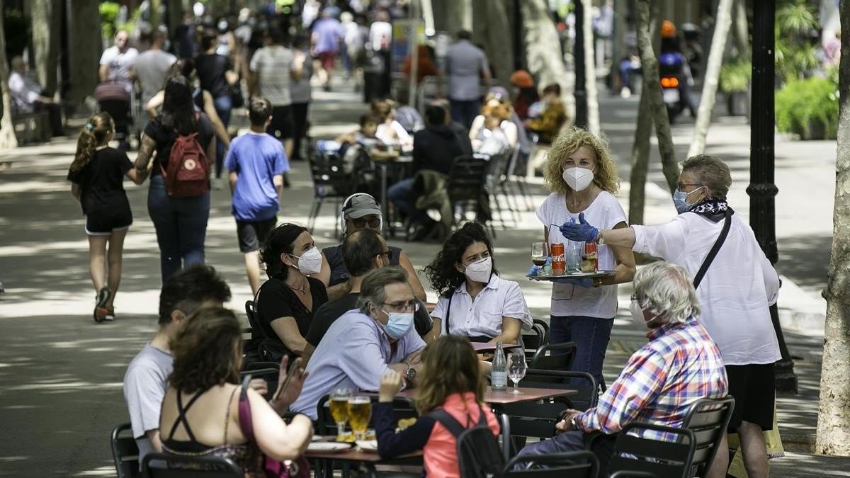 AMBIENTE EN LA RAMBLA DEL POBLENOU