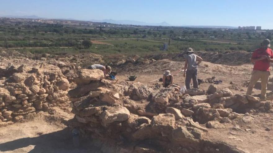 Excavación arqueológica en el yacimiento de Guardamar.
