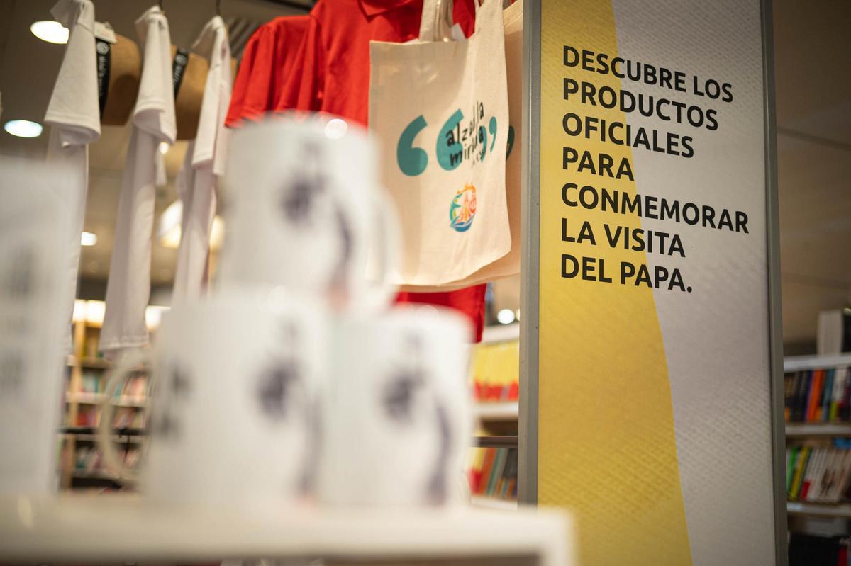 Productos oficiales de la visita del papa en El Corte Inglés