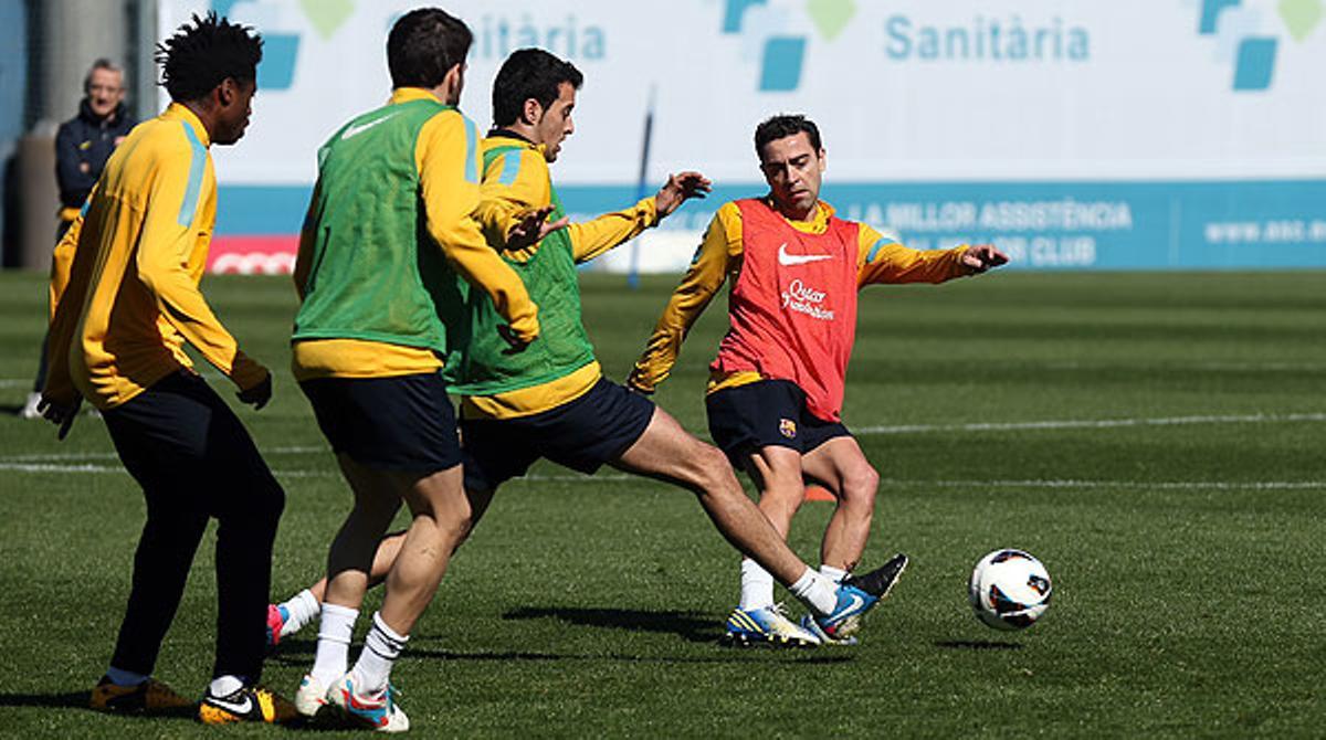 La plantilla blaugrana, aquest divendres, durant l’entrenament.