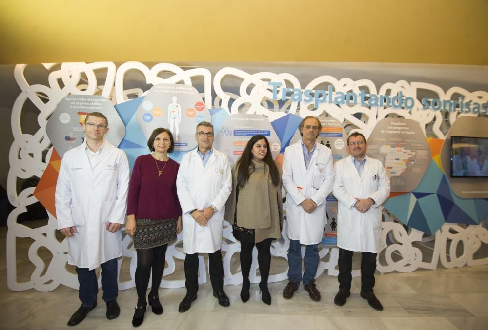 Exposición ''Transplantando sorrisos'' en el Chuac