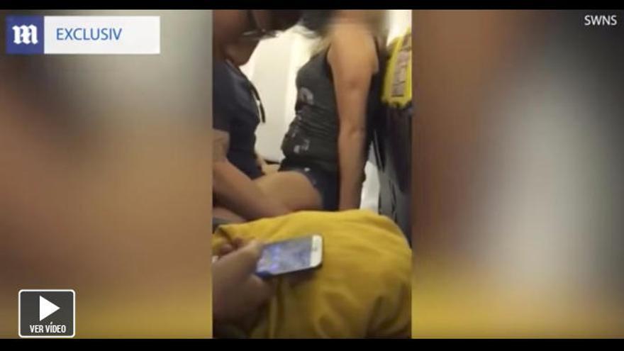 Sexo en pleno vuelo en un avión con destino a Ibiza