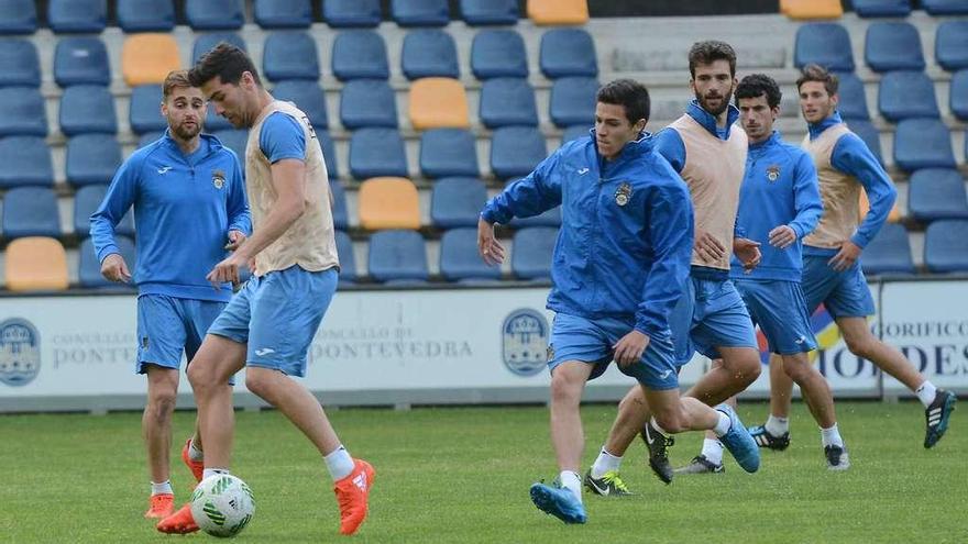 Álex González, Bonilla, Miki, Trigo, Íker Alegre y Bruno durante un entrenamiento. // Rafa Vázquez