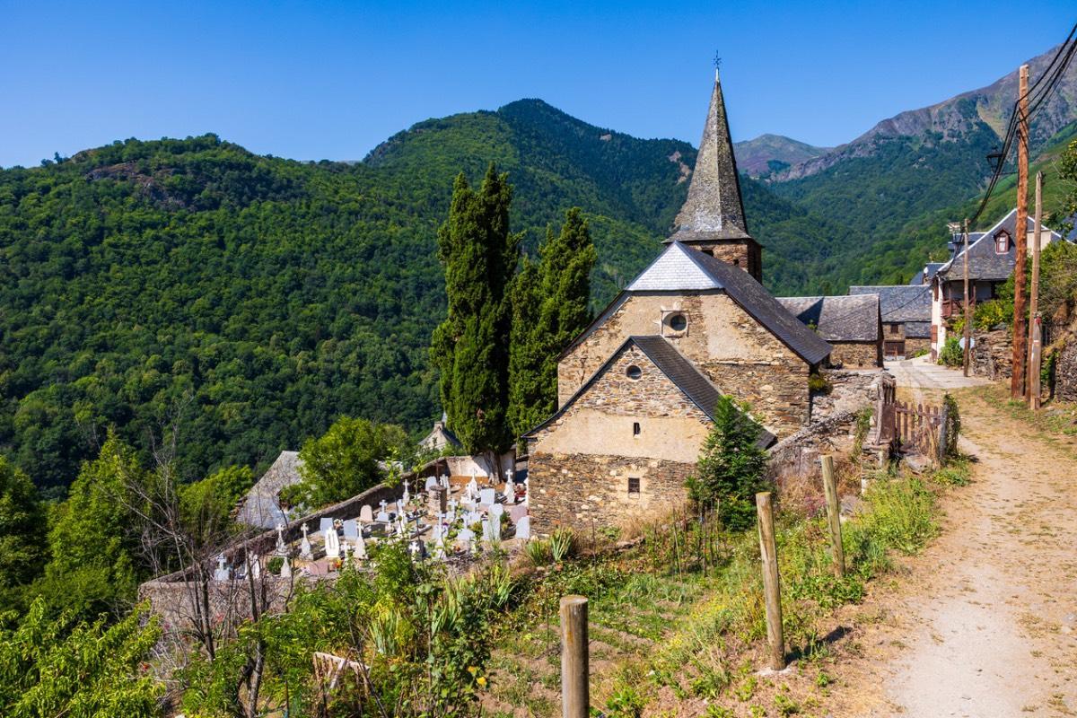 La iglesia de Sant Pèir ad Vincula en Bausen (Valle del Arán)