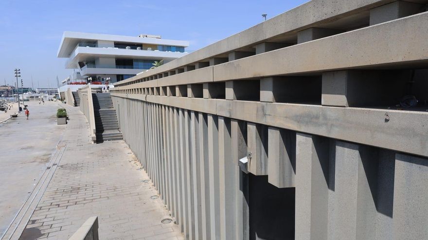 Herido un joven al caer desde un muro en la Marina de València en el que ya falleció un menor