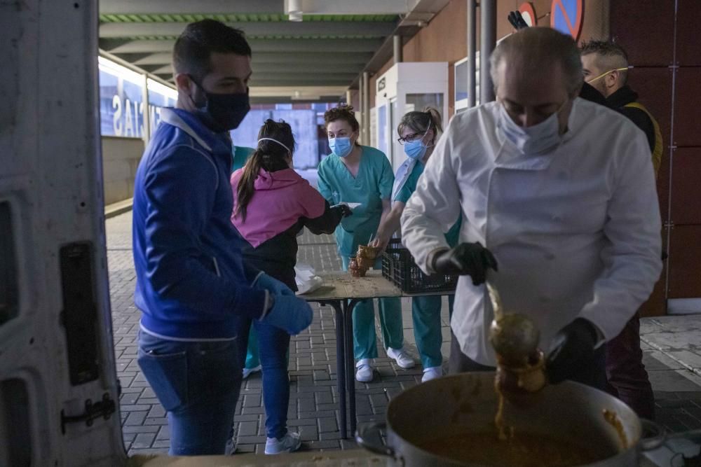 Los hosteleros de Zamora reparten sopas de ajo