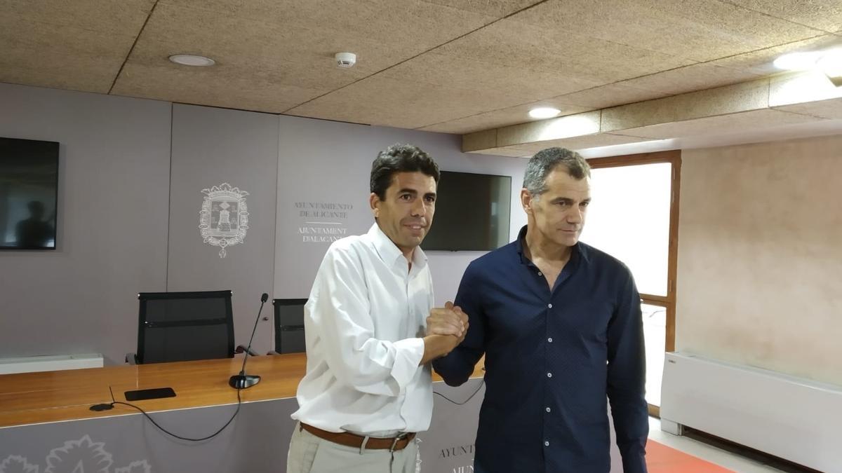 El presidente de la  Diputación de Alicante, Carlos Mazón y el líder de Ciudadanos  en la Comunidad,  Toni Cantó.