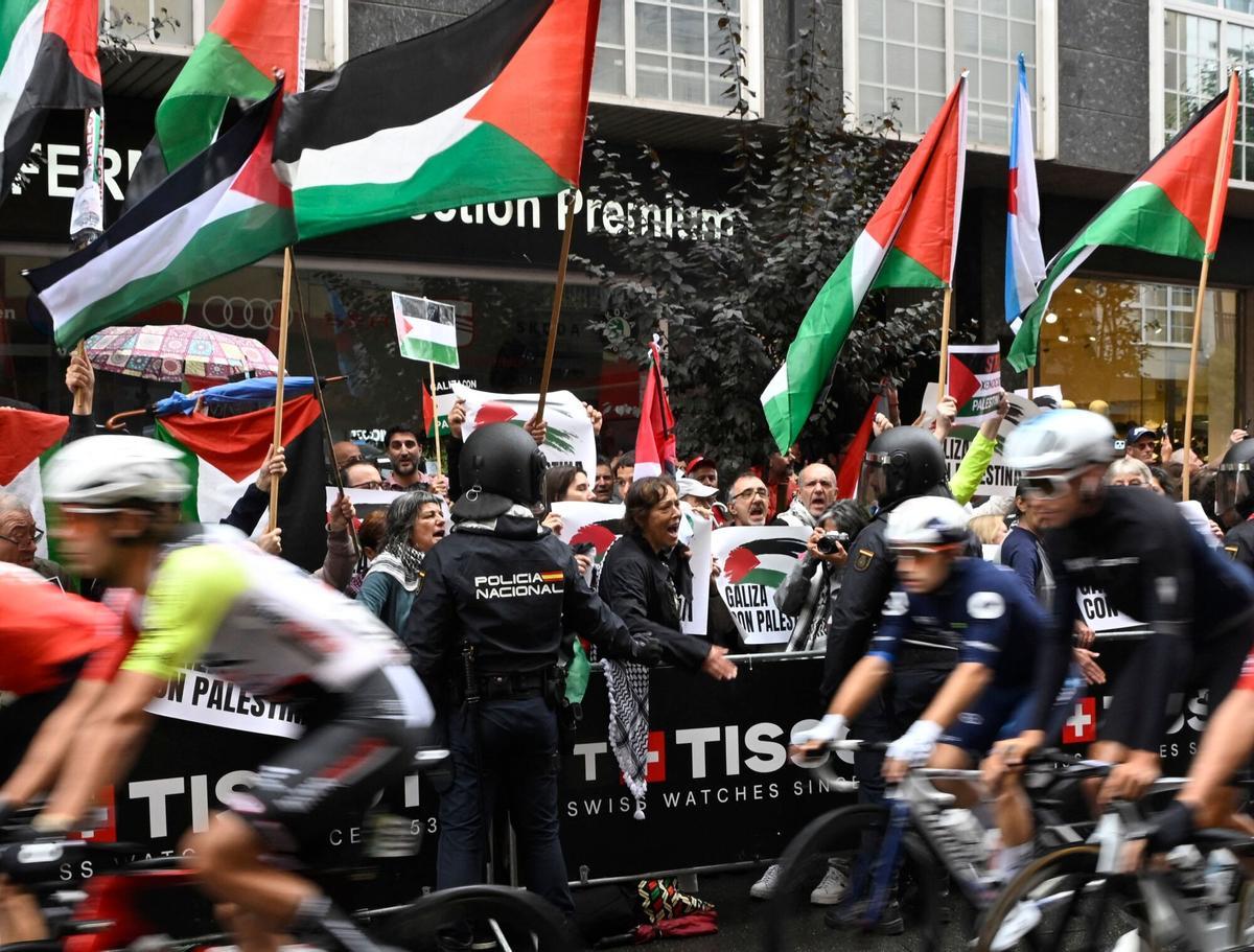 Protestas contra Israel marcan las últimas etapas de la Vuelta en España