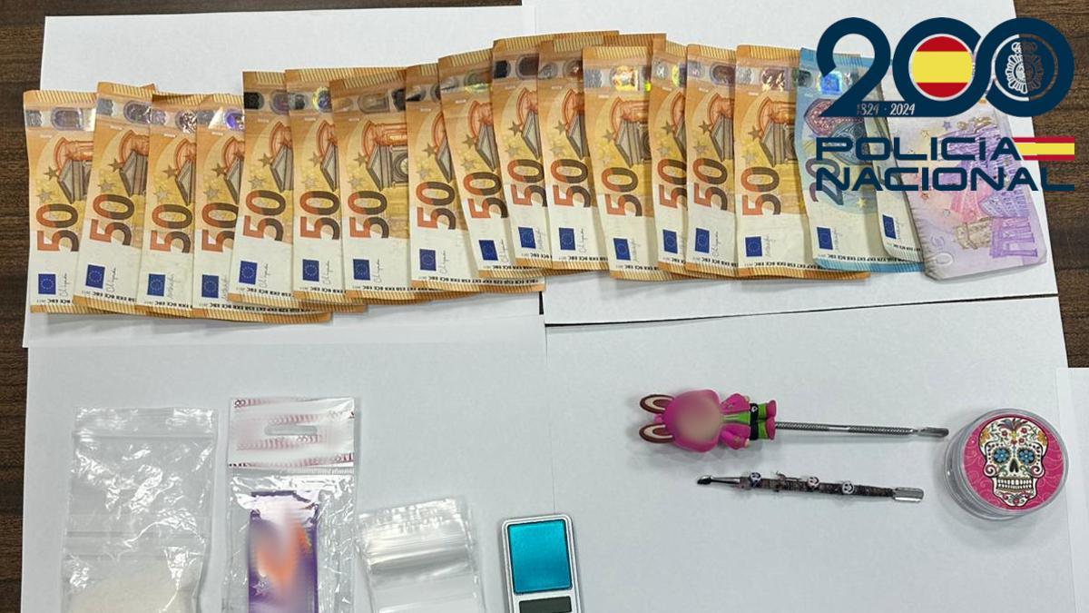Droga y dinero encontrada en la mochila de un traficante en el Portitxol.