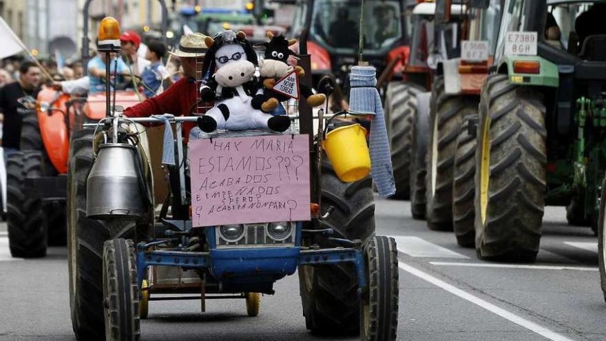 Tractores en la manifestación de ayer en Sarria.