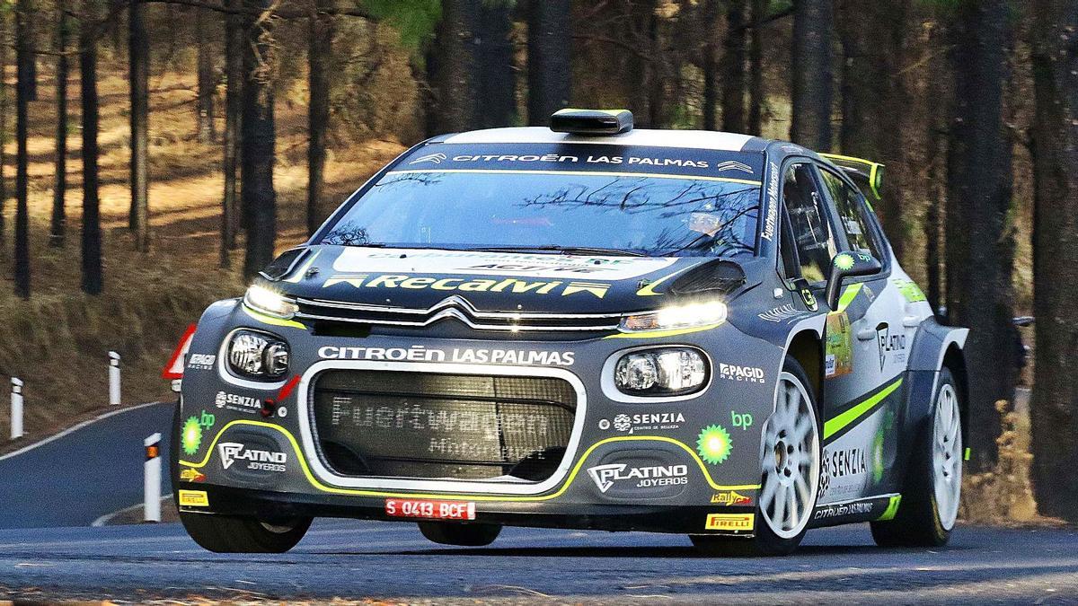 Emma Falcón y Cándido Carrera, que parten mañana con el número 1 en el Rally de Maspalomas, rodando con el Citroën C3 R5.