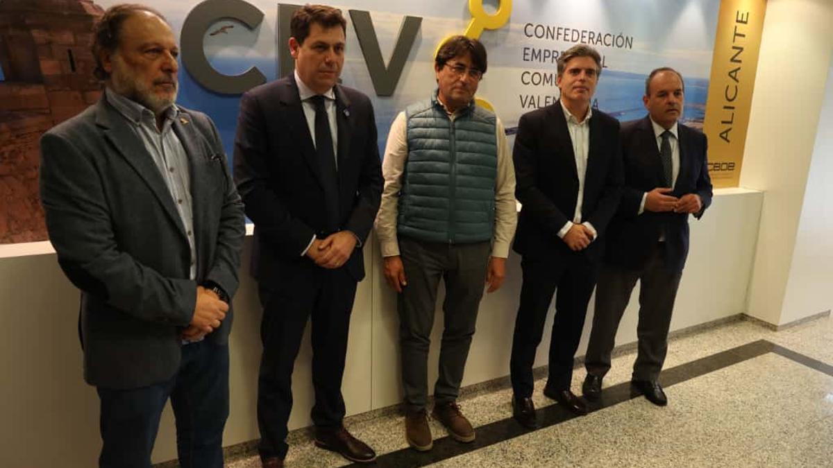 Quintanilla nombra a tres vicepresidentes de CEV Alicante y mete a Baño en la foto