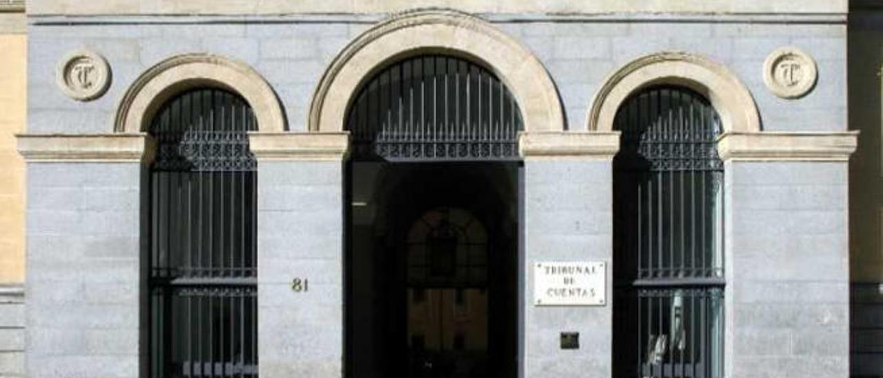 Fachada principal del Tribunal de Cuentas en la madrileña calle de Fuencarral.