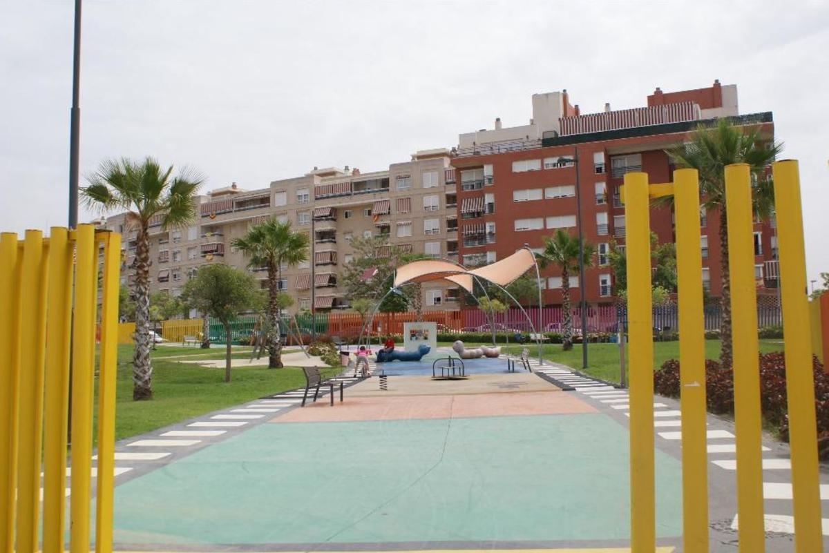 Parque del Cine de Málaga, una zona verde con su propio 'paseo de la fama', tirolinas, camas elásticas y todo un mundo de película