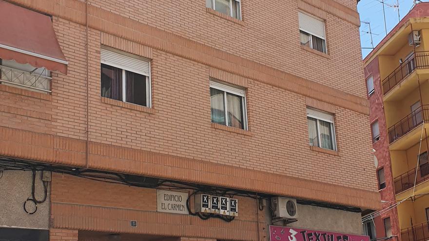 Detenido por soltar una cuerda de sujeción a un operario colgado en una fachada en Alicante