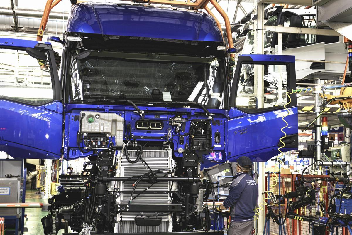 Cabina de un camión en la fábrica de IVECO