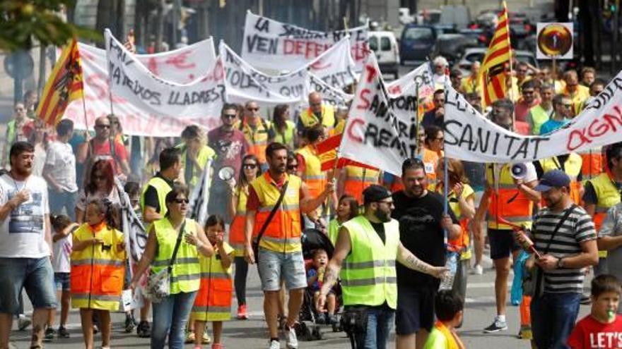 Treballadors del transport sanitari manifestant-se a Girona, el dia 11 d&#039;agost.