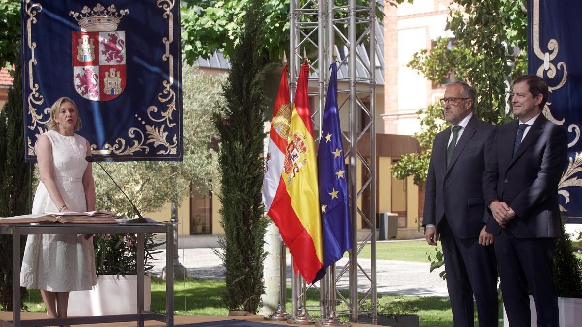 Isabel Blanco jura el cargo en presencia de Carlos Pollán y Alfonso Fernández Mañueco.
