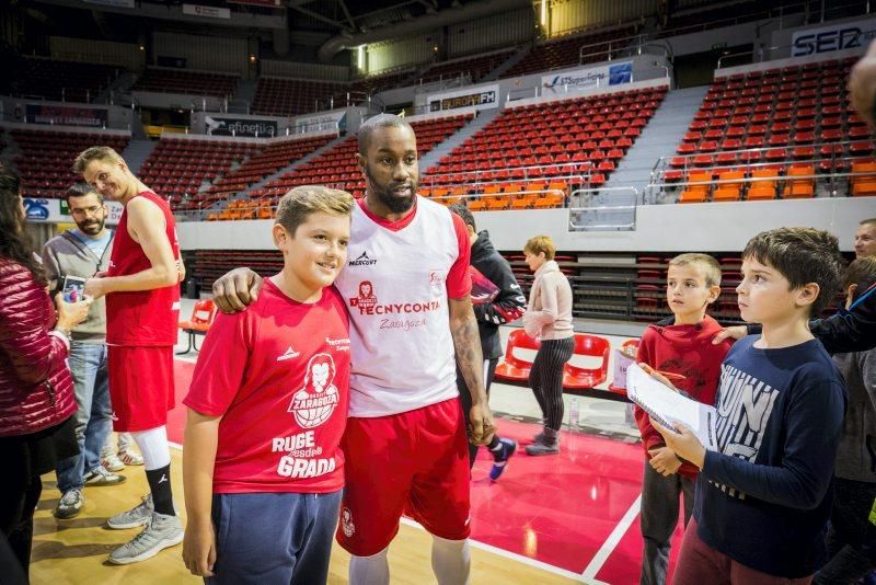 Un centenar de niños disfruta del entrenamiento del Tecnyconta