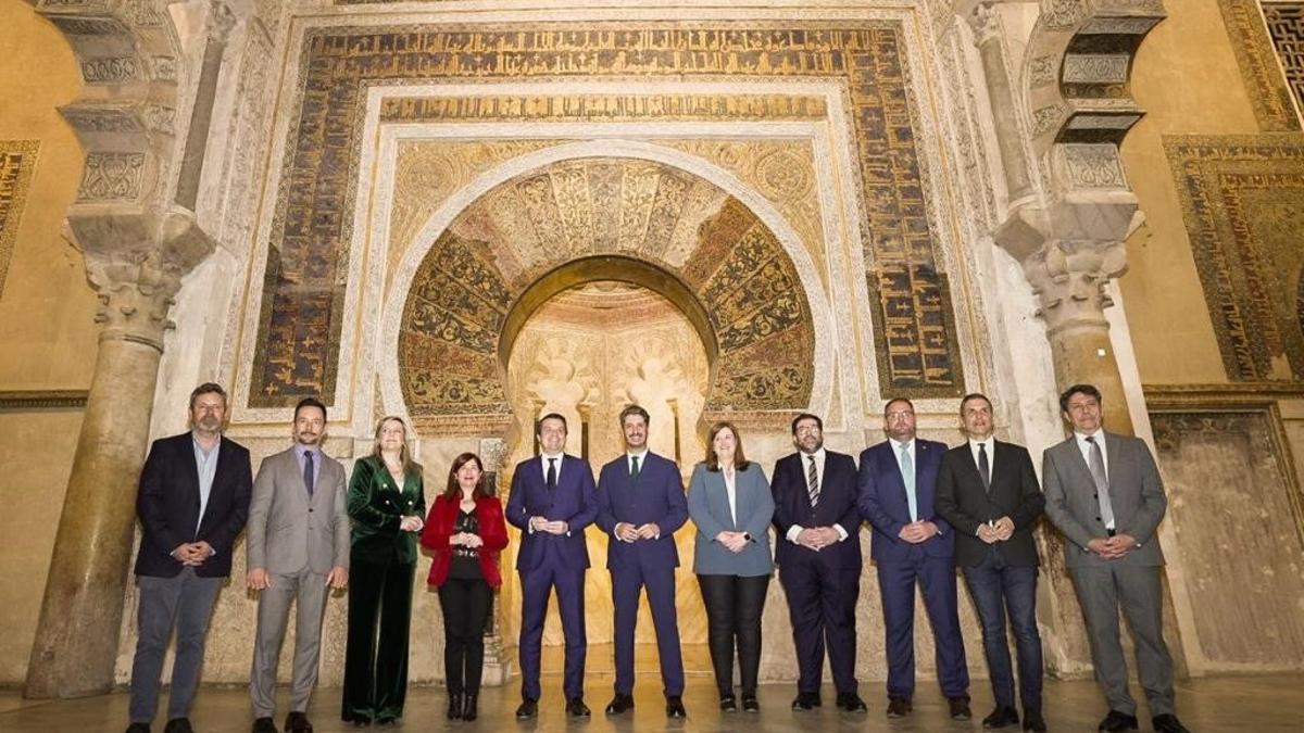 Los alcaldes de las ciudades patrimonio de España en la Mezquita de Córdoba.
