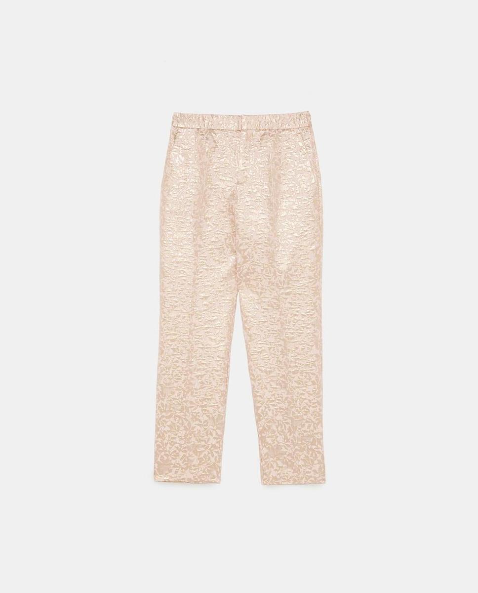 Pantalón jacquard metalizado de Zara. (Precio: 29, 95 euros)