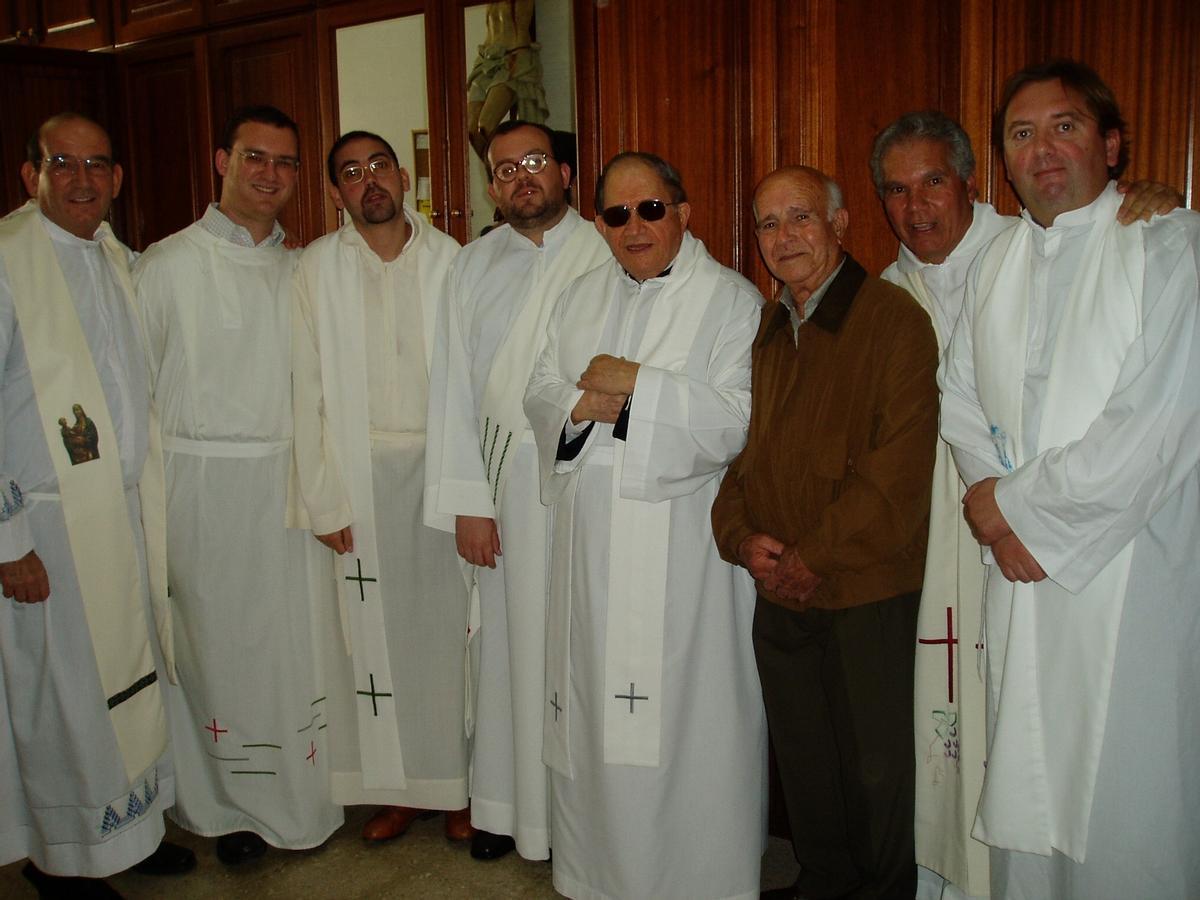 Olegario Peña con algunos compañeros.