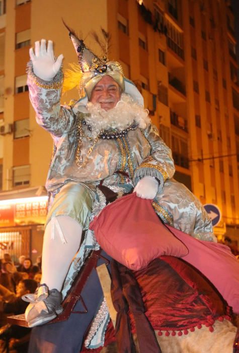 El distrito malagueño, como ya es tradición, adelanta el cortejo de sus majestades los Reyes Magos por las calles Fernández Fermina, Conde del Guadalhorce, Cruz del Humilladero o Camino de San Rafael.