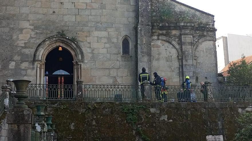 Sobresalto en la iglesia de San Francisco de Pontevedra al arder un santo