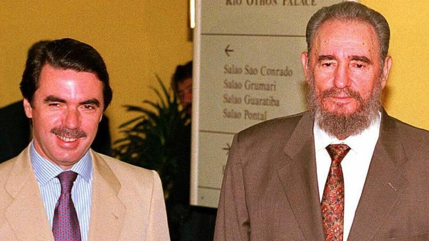 Castro con Aznar en una cumbre en Río de Janeiro en 1999.