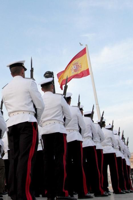 Acto solemne de arriado de bandera por el Día de las Fuerzas Armadas