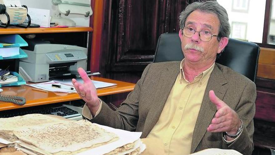 Enrique Pérez se jubila tras 25 años al frente del Archivo Histórico Provincial