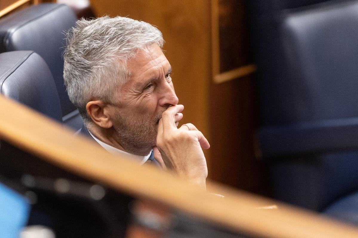 Archivo - El ministro de Interior, Fernando Grande-Marlaska, durante una sesión plenaria en el Congreso de los Diputados, a 17 de septiembre de 2025, en Madrid (España).