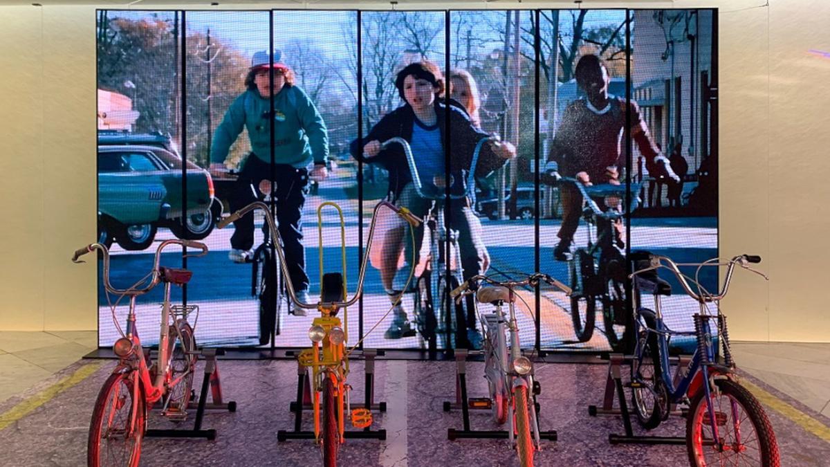 Plafó que permet als visitants del Movistar Centre de Barcelona sentir-se un més de la colla d&#039;&#039;Stranger Things&#039;