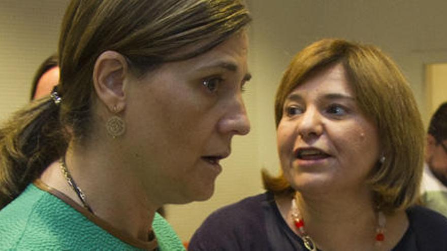 Isabel Bonig y Elena Bastidas en la pasada noche electoral en la sede del PPCV. Foto: Levante-EMV.