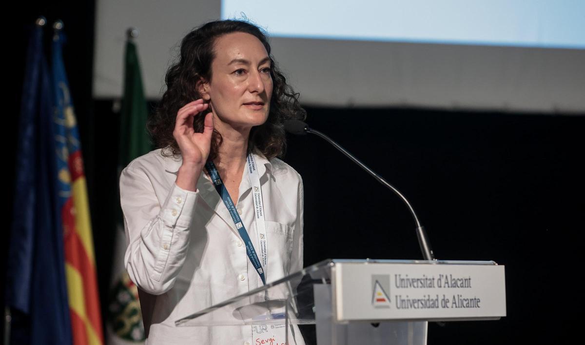 Sevgy Yuksel, profesora en la Universidad de Nueva York, en la conferencia inaugural del congreso.