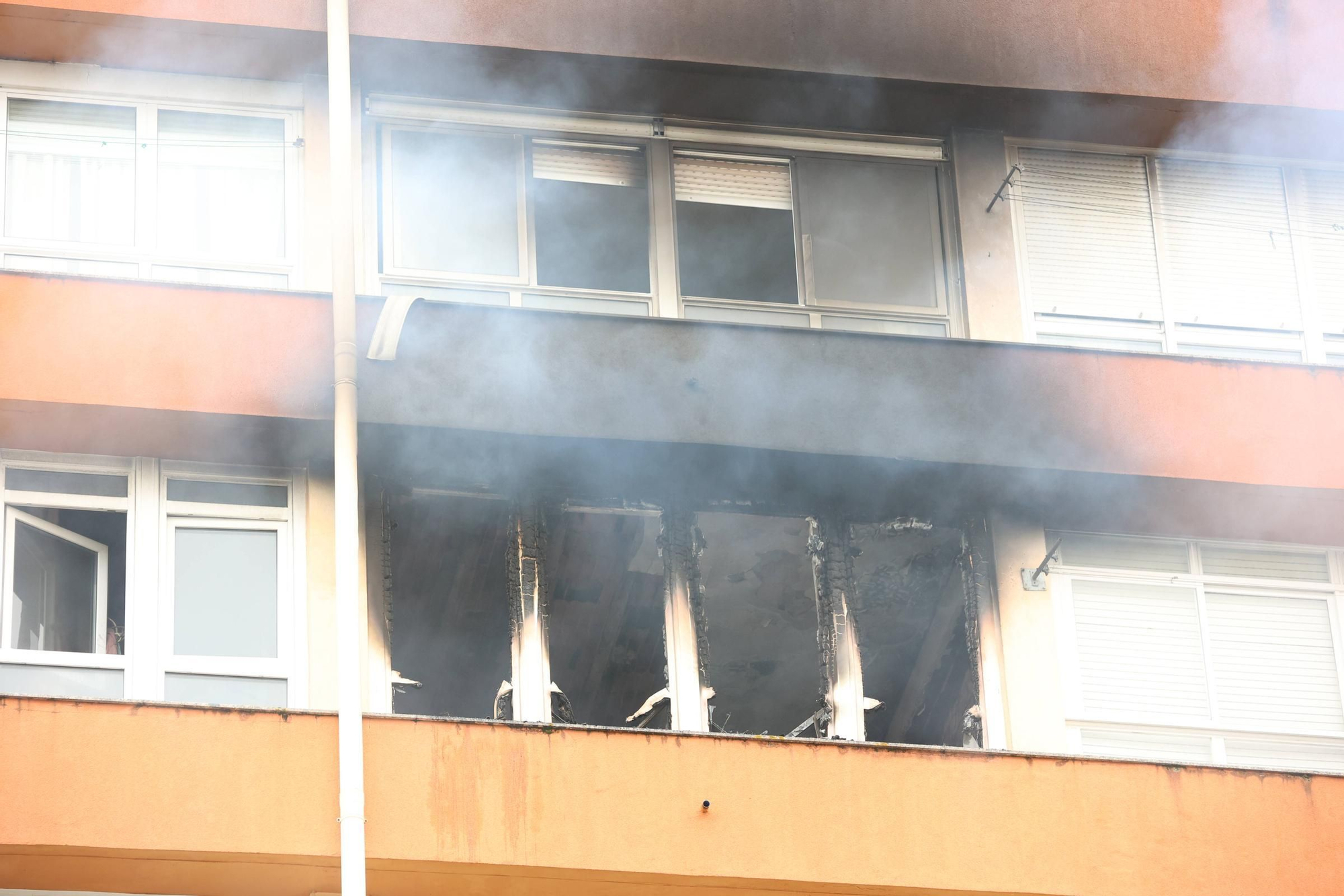 Incendio en un edificio de la calle Camelias