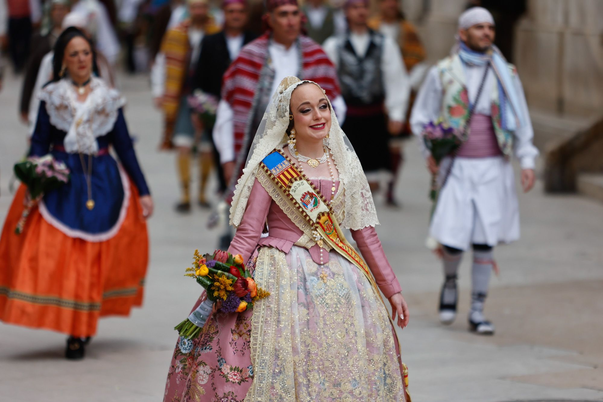Falleras Mayores en la Ofrenda 2025. Día 17 (1/4)