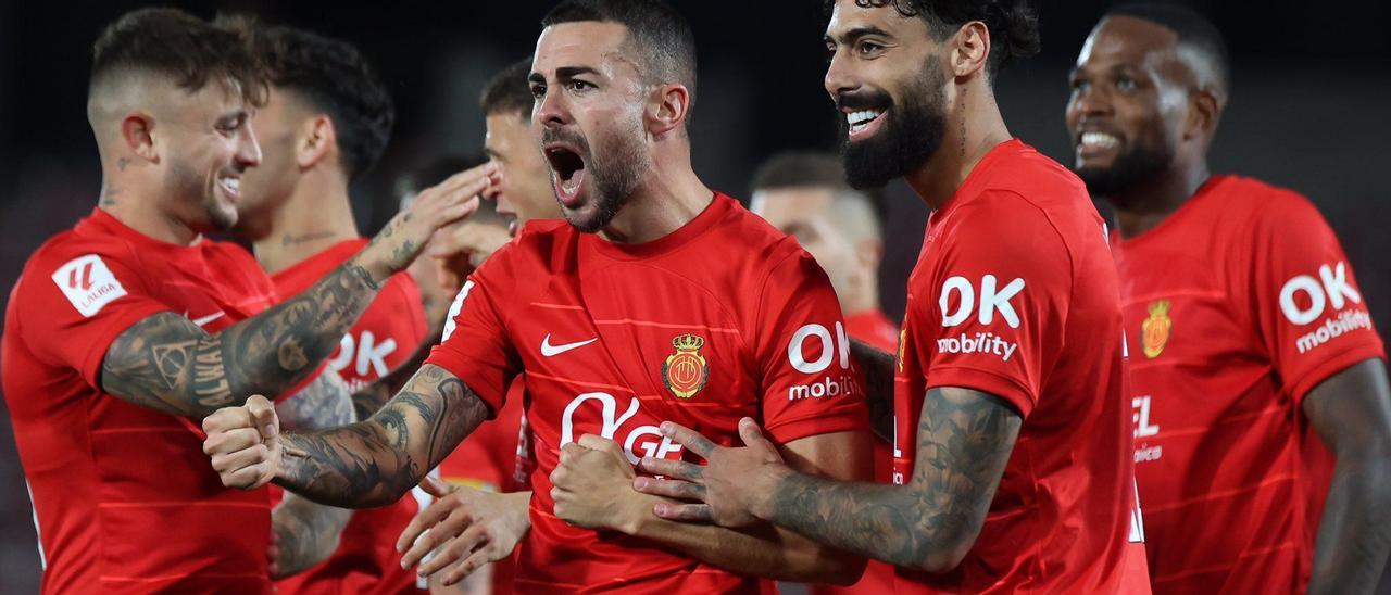 El futbolista del Mallorca Dani Rodríguez celebra su tanto contra Osasuna en Son Moix
